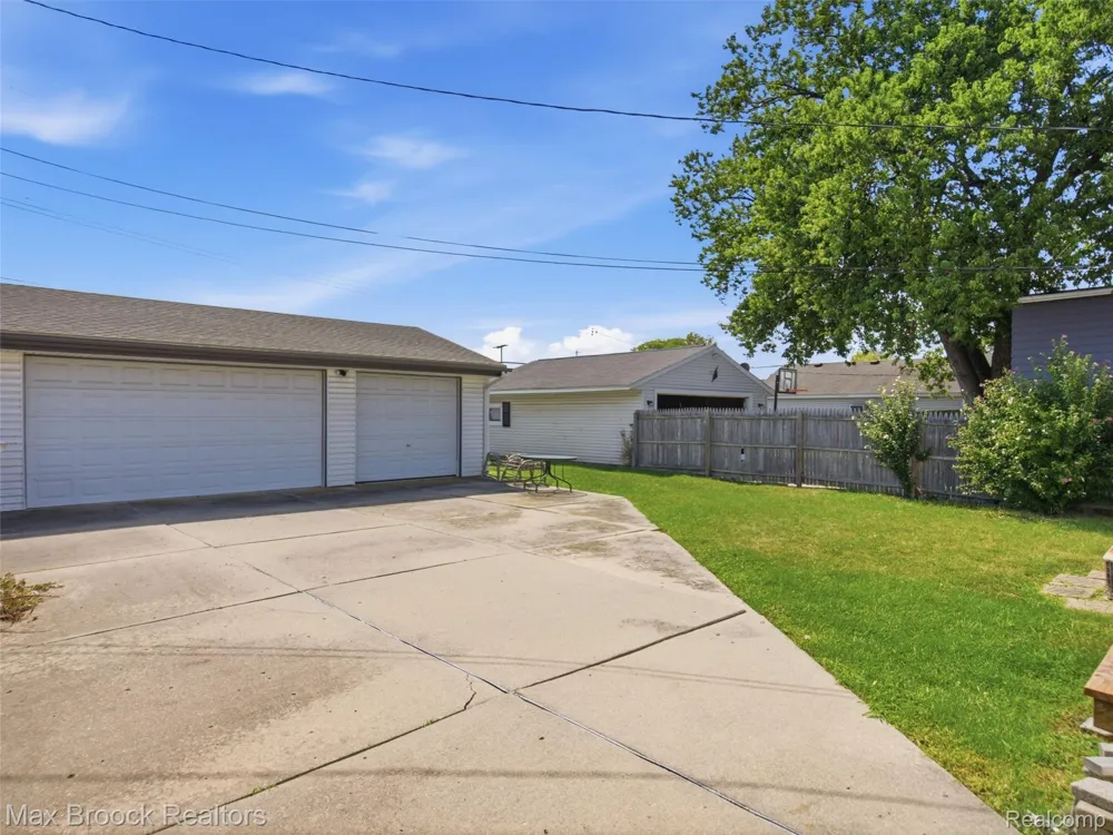 22134 Pleasant Street St Clair Shores City, MI 48080