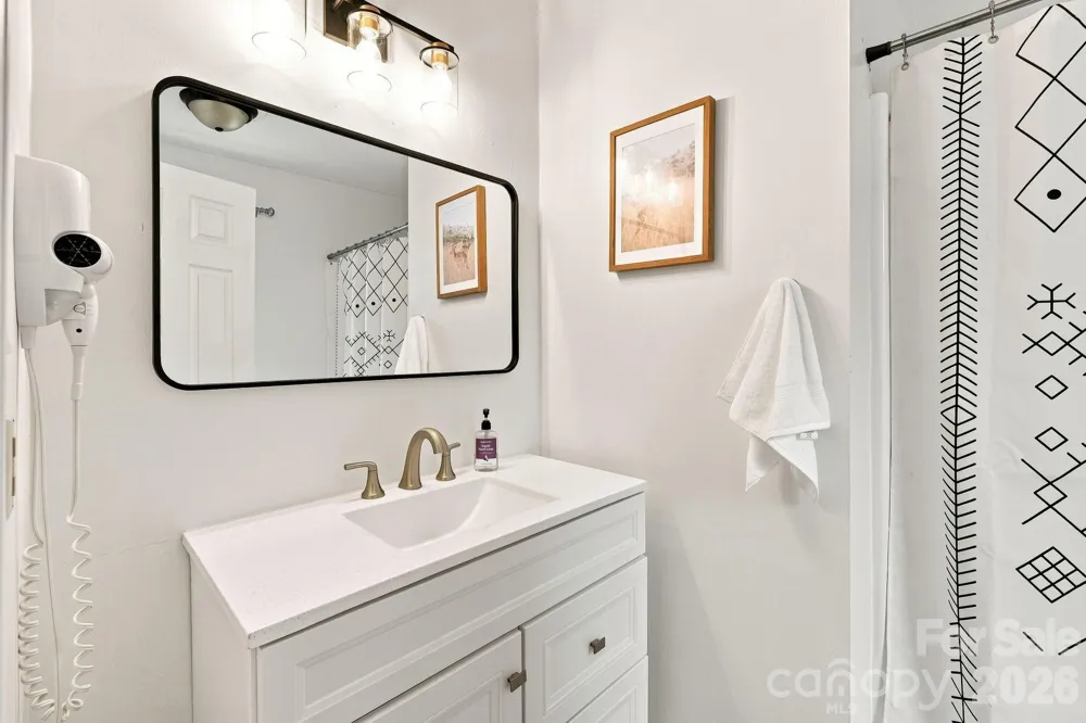 24 Oakwood Road Candler, NC 28715