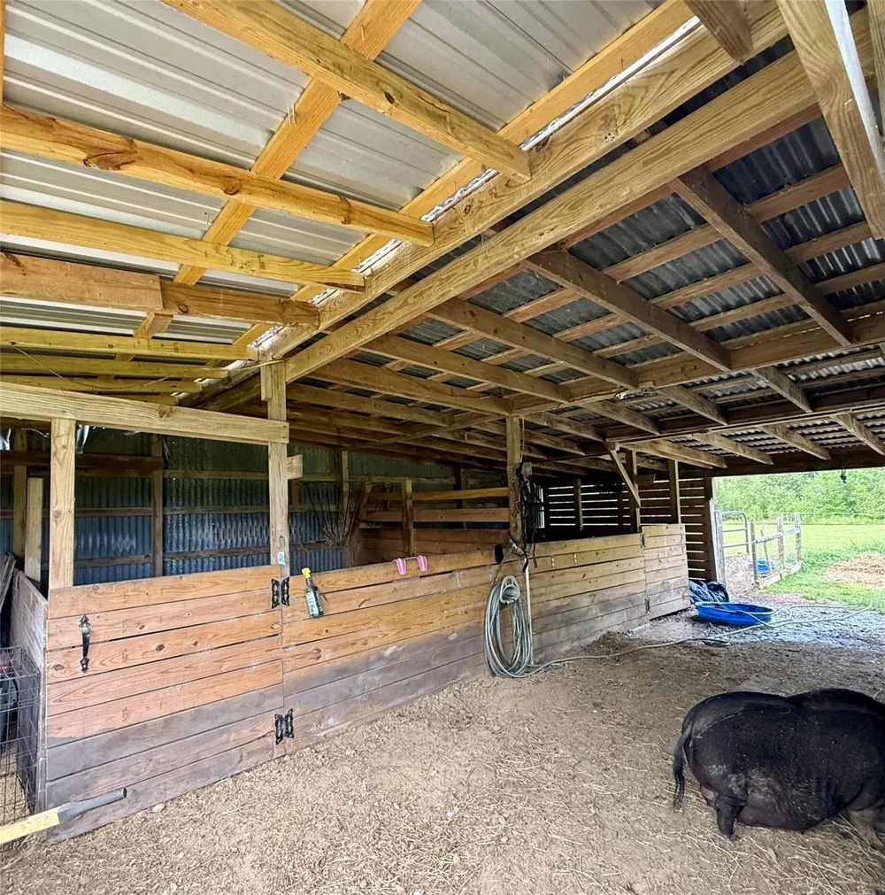 8334 Fm 562 Anahuac, TX 77514