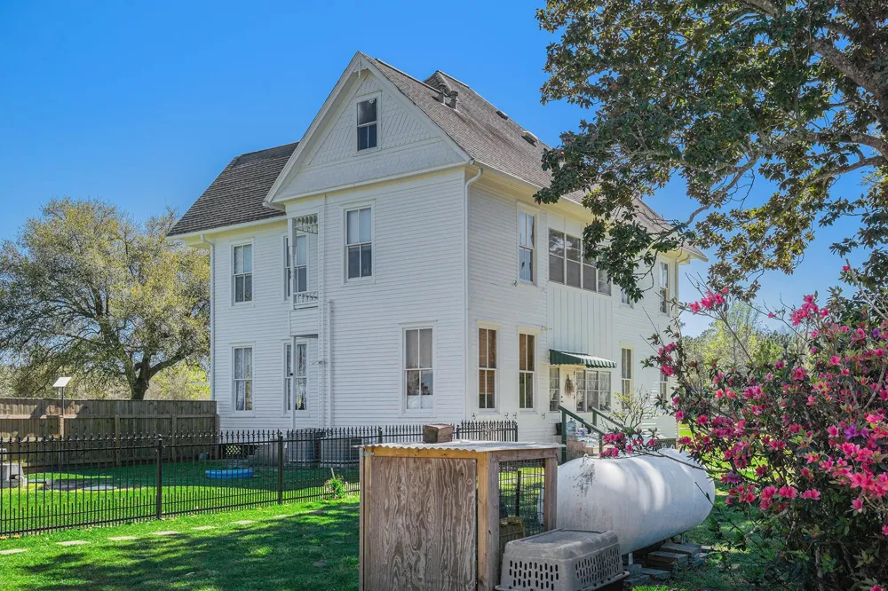 8334 Fm 562 Anahuac, TX 77514