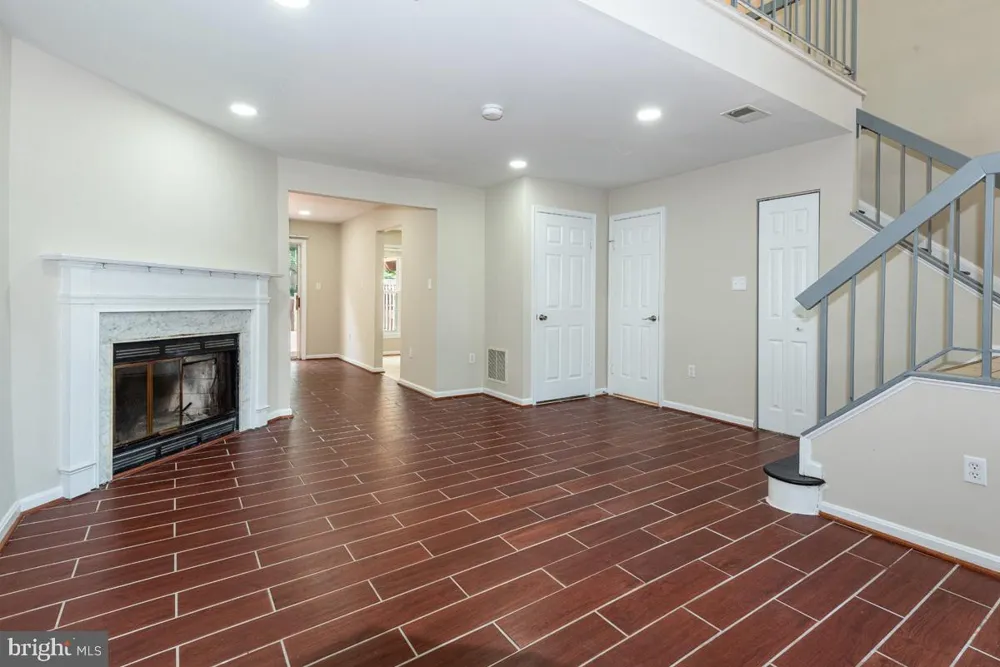 2002 HOWARD CHAPEL TURN Crofton, MD 21114