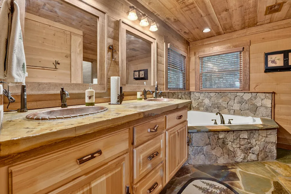 418 Lakeview Drive Blue Ridge, GA 30513