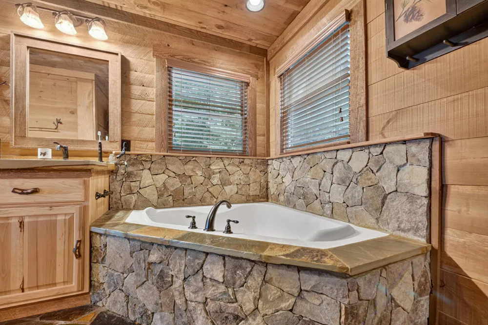 418 Lakeview Drive Blue Ridge, GA 30513