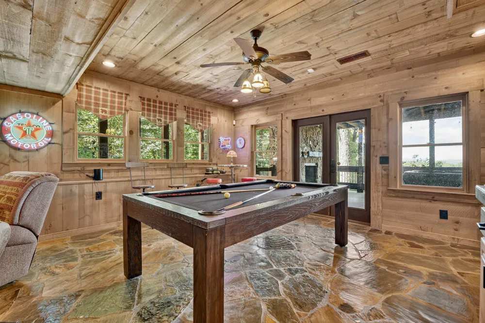 418 Lakeview Drive Blue Ridge, GA 30513