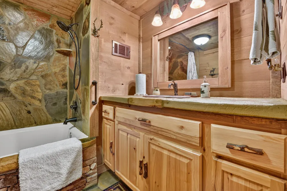 418 Lakeview Drive Blue Ridge, GA 30513