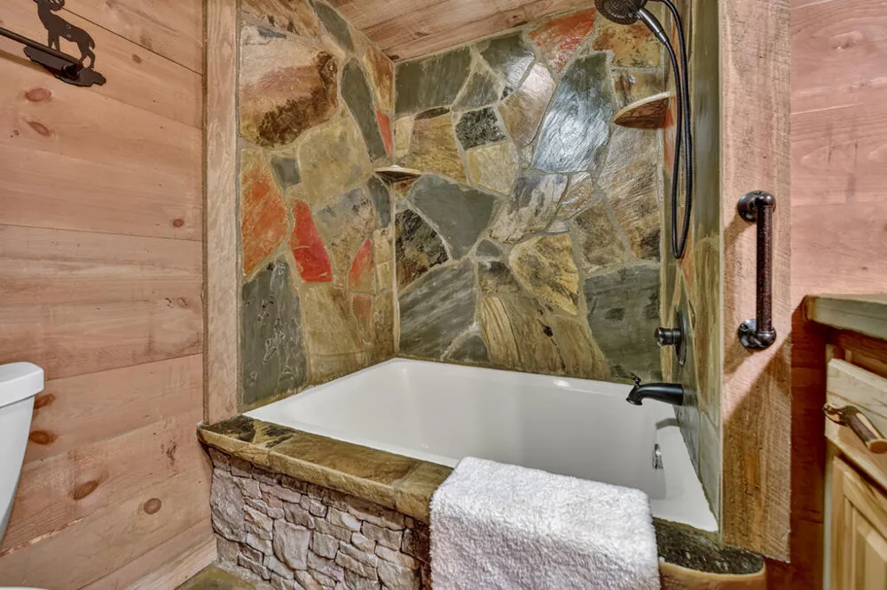 418 Lakeview Drive Blue Ridge, GA 30513