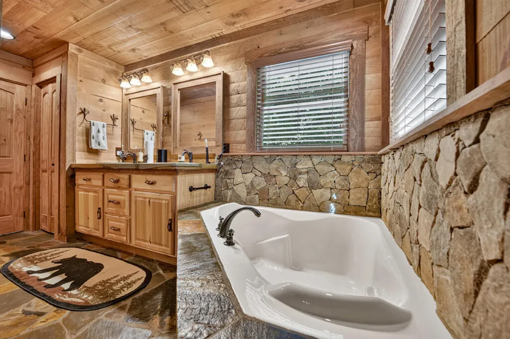 418 Lakeview Drive Blue Ridge, GA 30513