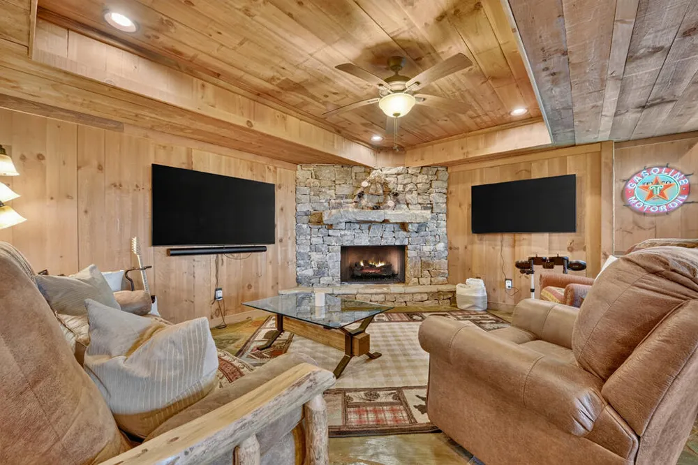 418 Lakeview Drive Blue Ridge, GA 30513