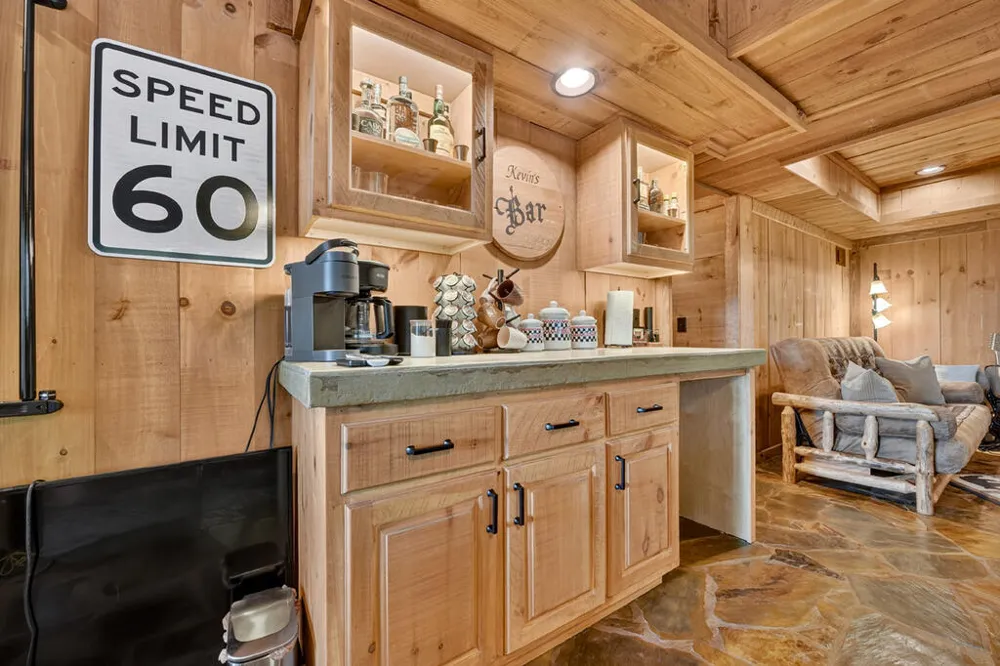 418 Lakeview Drive Blue Ridge, GA 30513