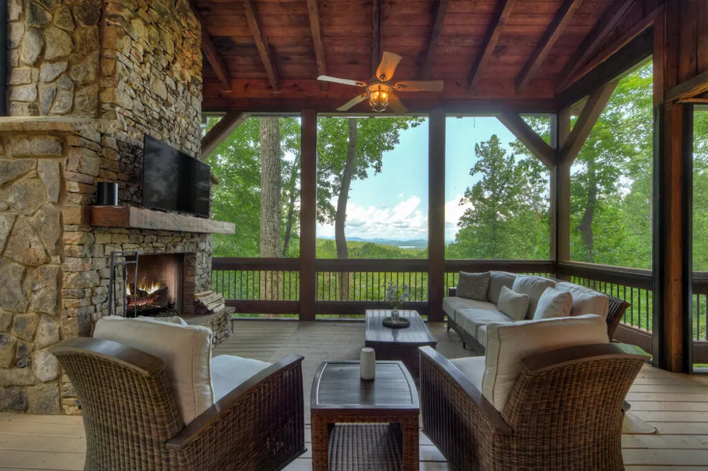 418 Lakeview Drive Blue Ridge, GA 30513