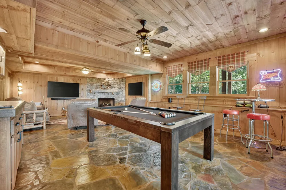 418 Lakeview Drive Blue Ridge, GA 30513