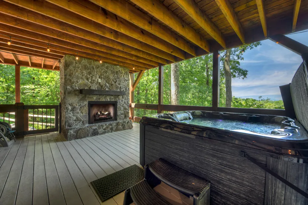 418 Lakeview Drive Blue Ridge, GA 30513