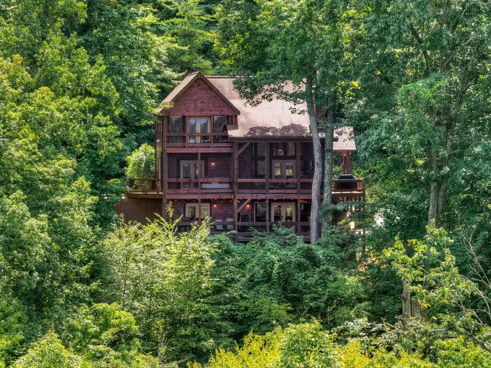 418 Lakeview Drive Blue Ridge, GA 30513