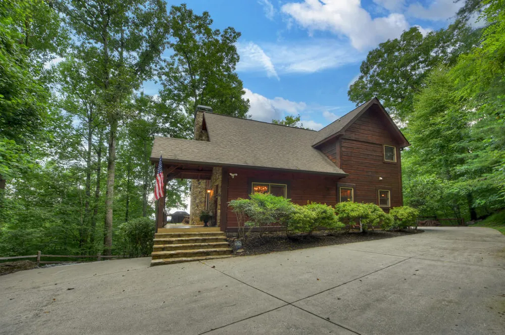 418 Lakeview Drive Blue Ridge, GA 30513
