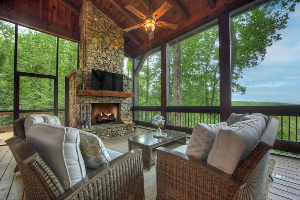 418 Lakeview Drive Blue Ridge, GA 30513