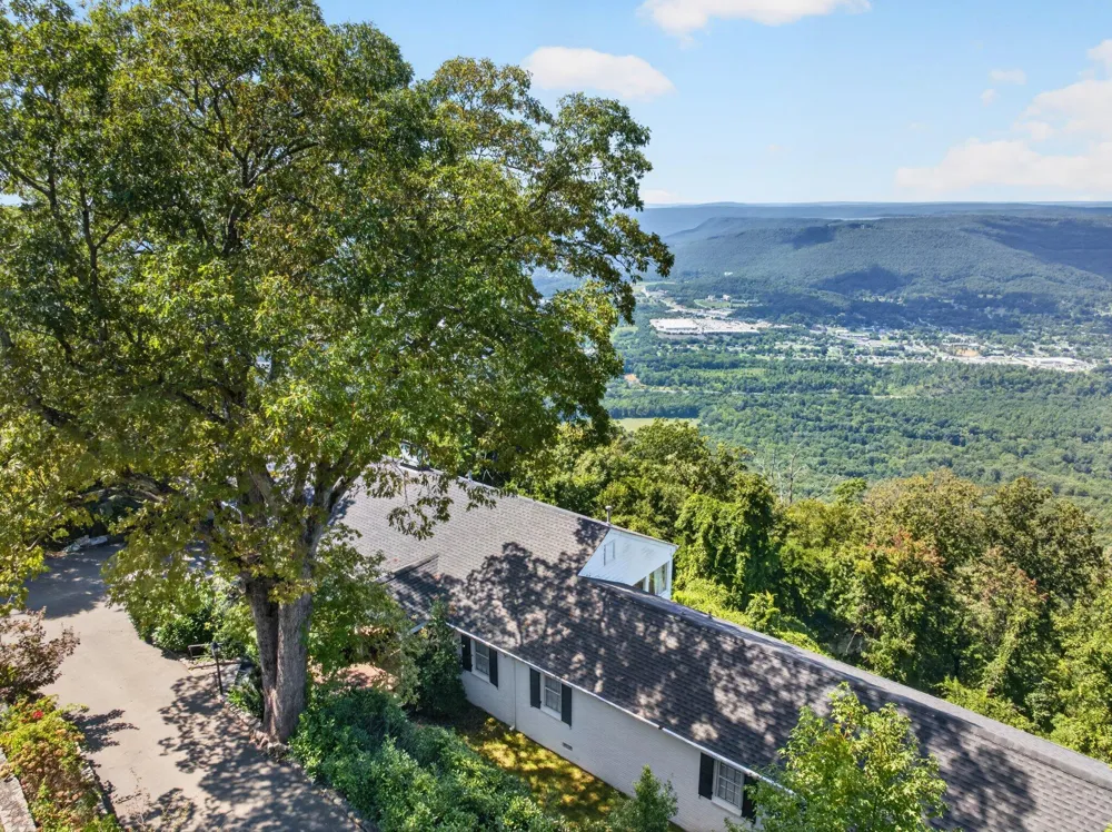 424 W Brow Road Lookout Mountain, TN 37350