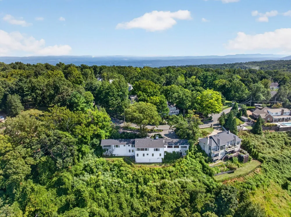 424 W Brow Road Lookout Mountain, TN 37350