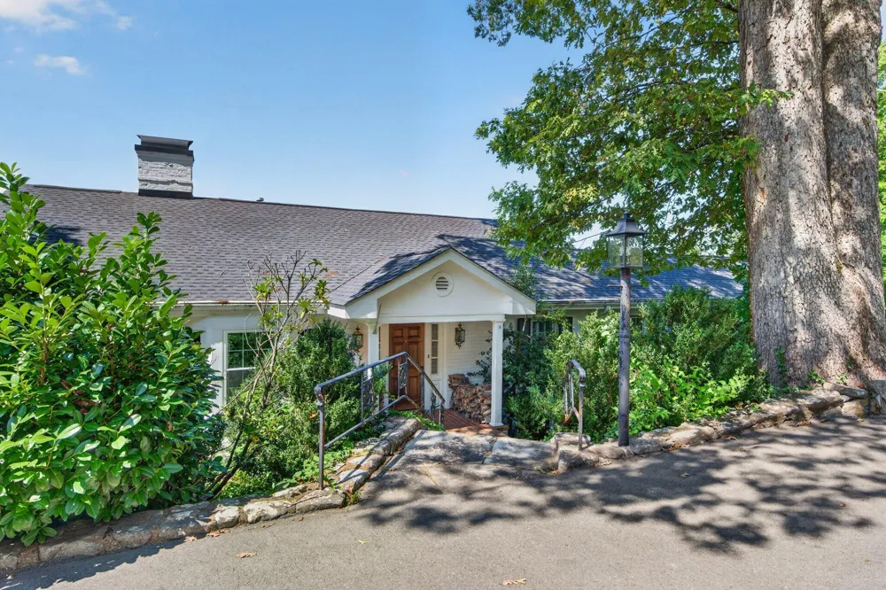 424 W Brow Road Lookout Mountain, TN 37350