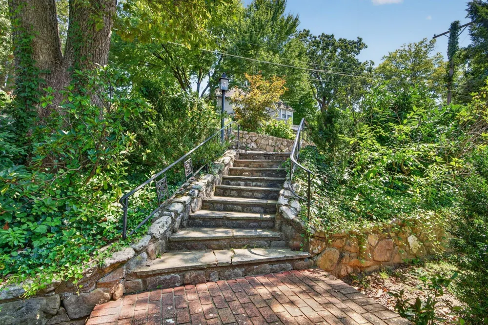 424 W Brow Road Lookout Mountain, TN 37350