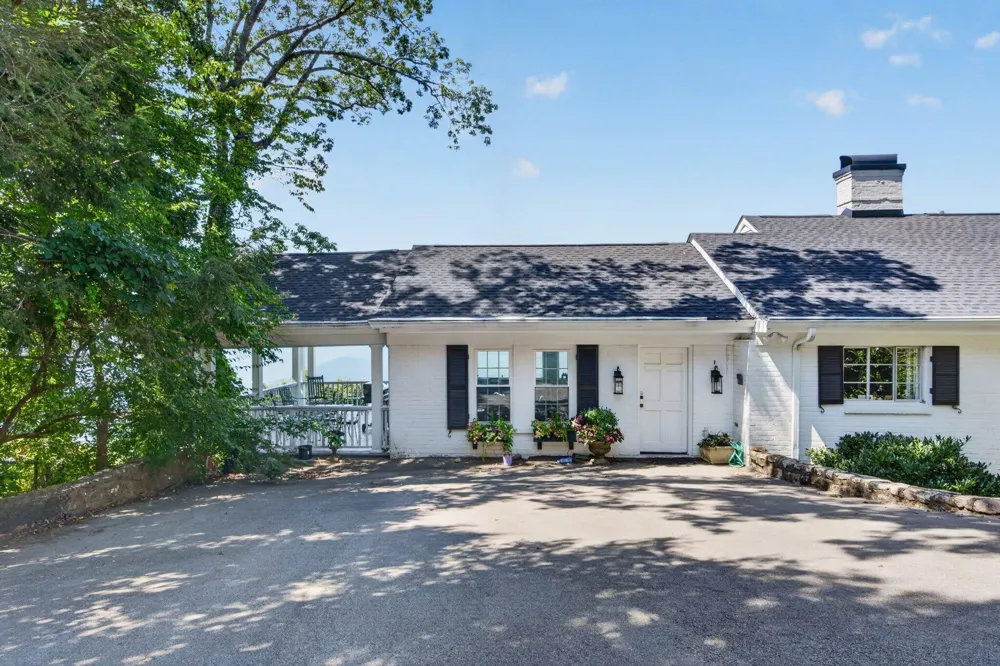 424 W Brow Road Lookout Mountain, TN 37350