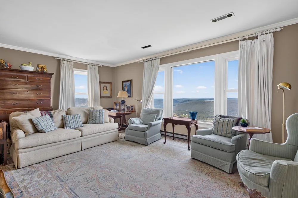 424 W Brow Road Lookout Mountain, TN 37350