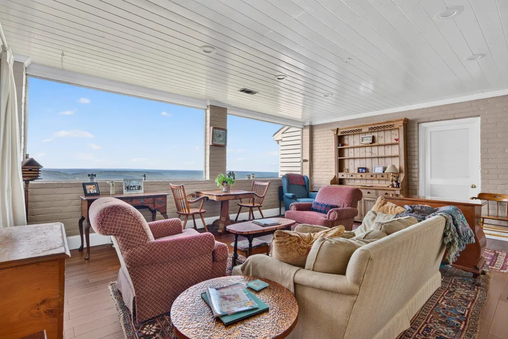 424 W Brow Road Lookout Mountain, TN 37350