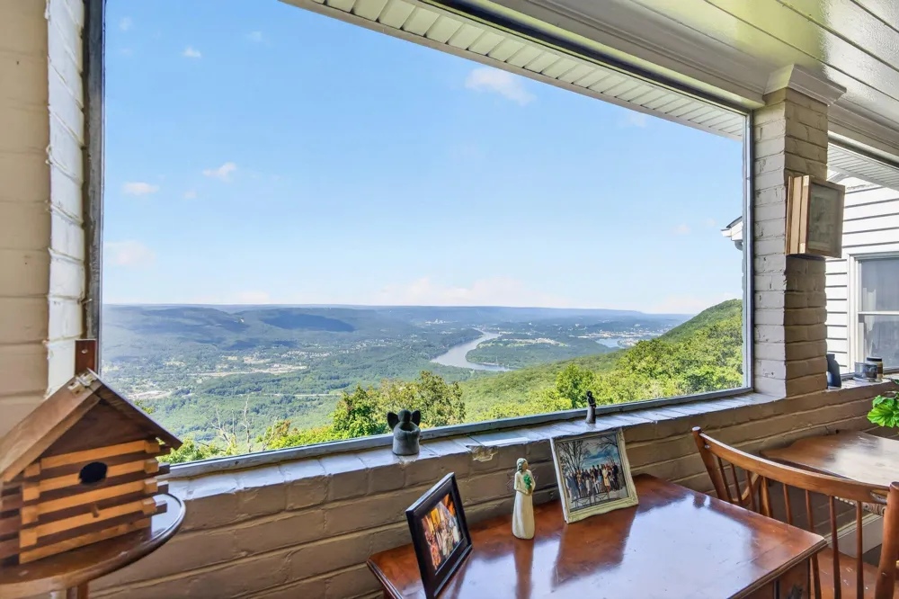 424 W Brow Road Lookout Mountain, TN 37350