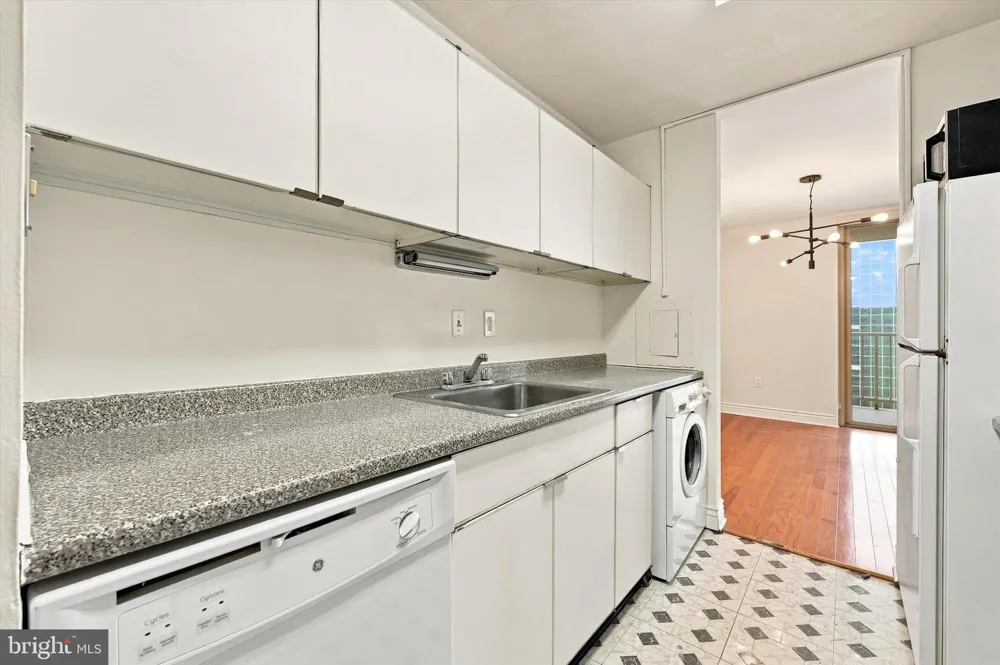 1919 CHESTNUT STREET #2703 Philadelphia, PA 19103