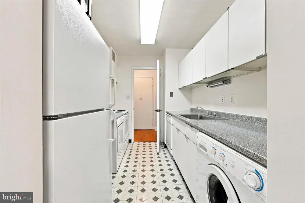 1919 CHESTNUT STREET #2703 Philadelphia, PA 19103
