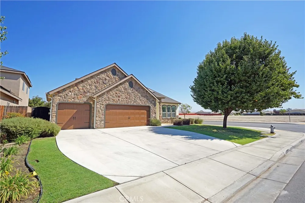10118 Alondra Dr Bakersfield, CA 93311