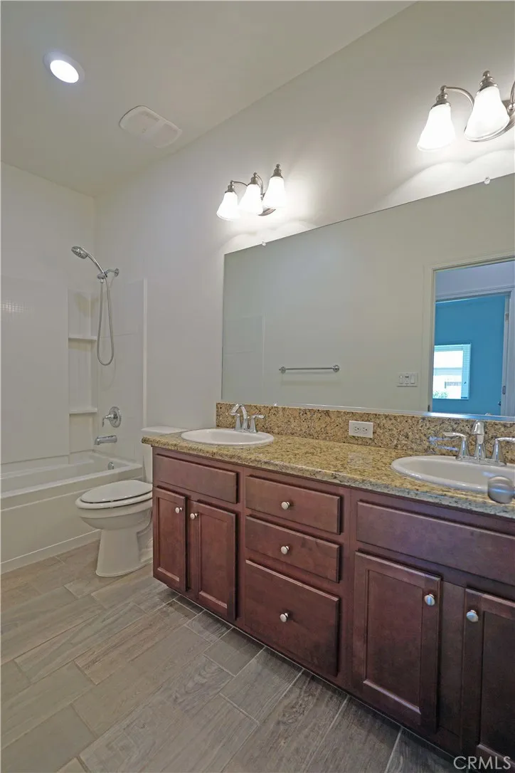 10118 Alondra Dr Bakersfield, CA 93311