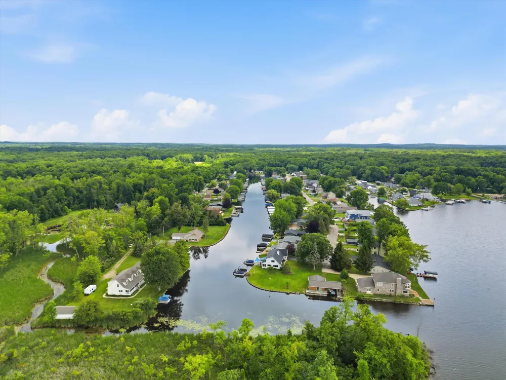11243 Wynns Road Pinckney, MI 48169