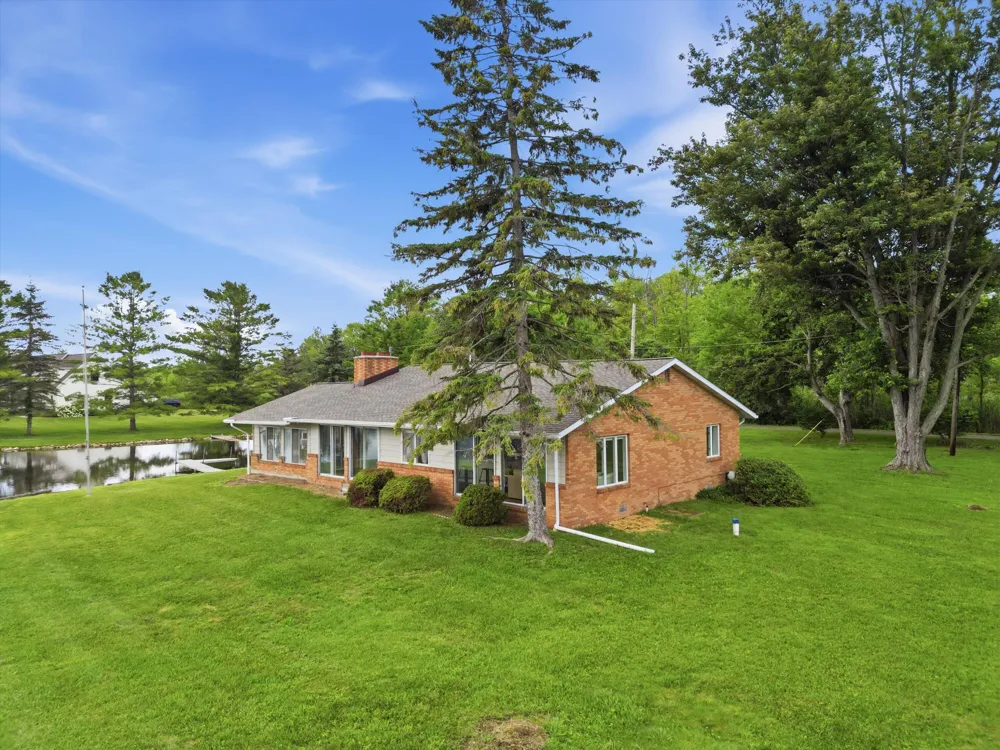 11243 Wynns Road Pinckney, MI 48169