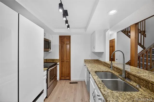 4110 S Evanston Circle #B Aurora, CO 80014