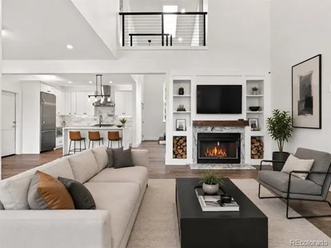 10 Three Lakes Court