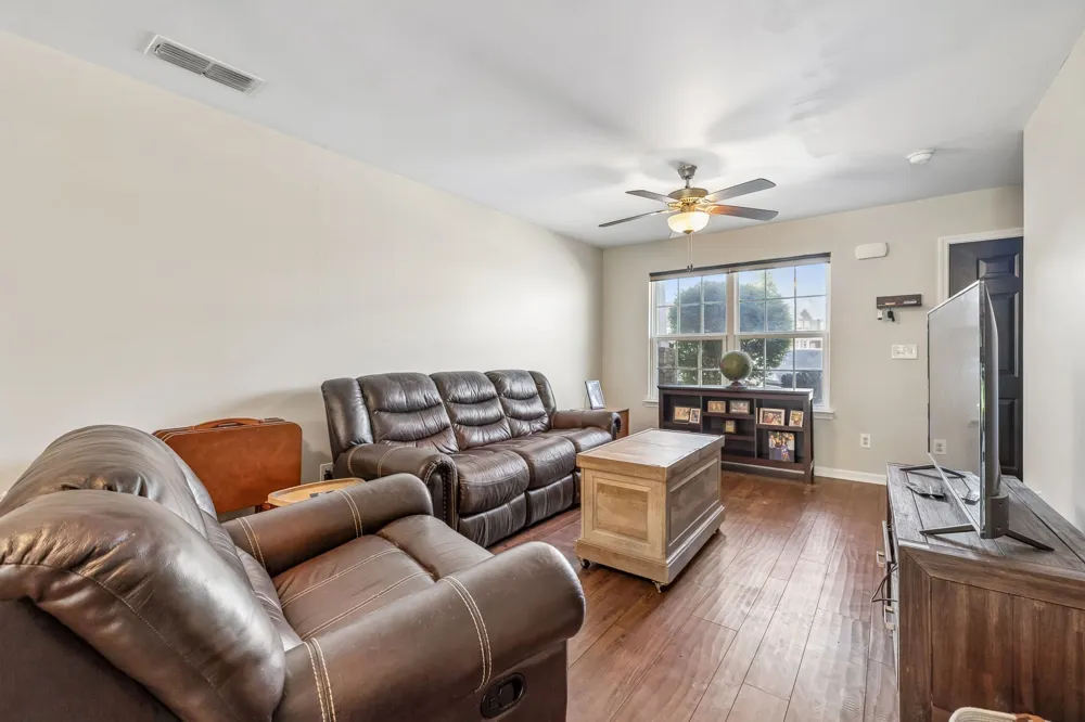 112 Cobblestone Place Dr Goodlettsville, TN 37072