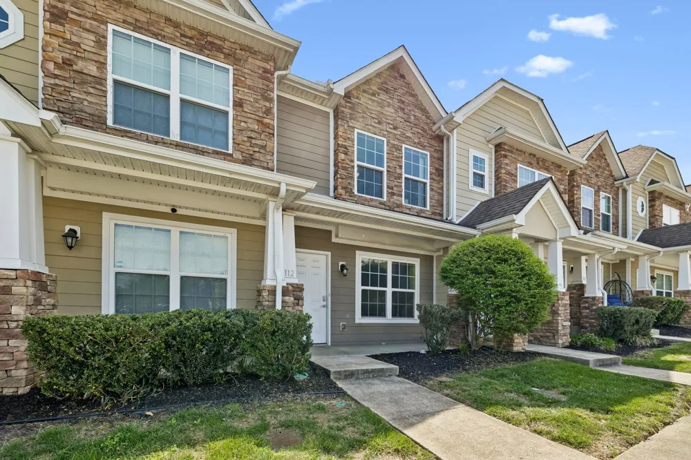 112 Cobblestone Place Dr Goodlettsville, TN 37072