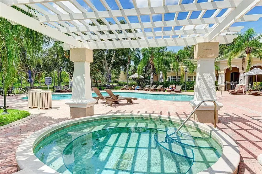 5110 NORTHRIDGE ROAD #208 Sarasota, FL 34238