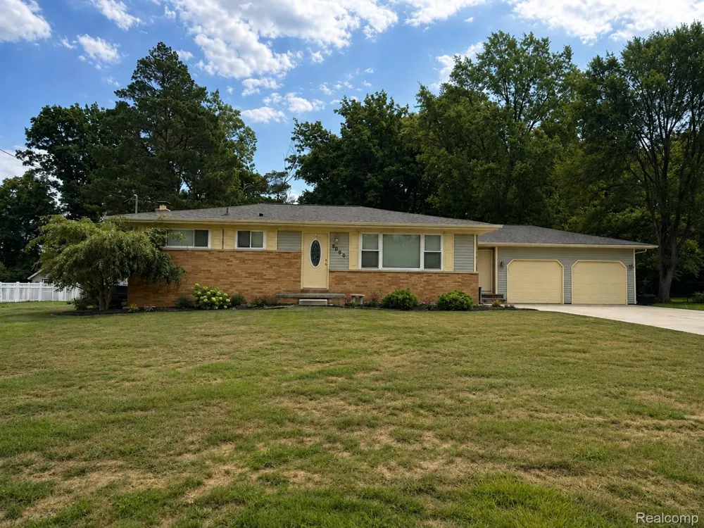 5060 Tahquamenon Trail Flushing Charter Township, MI 48433
