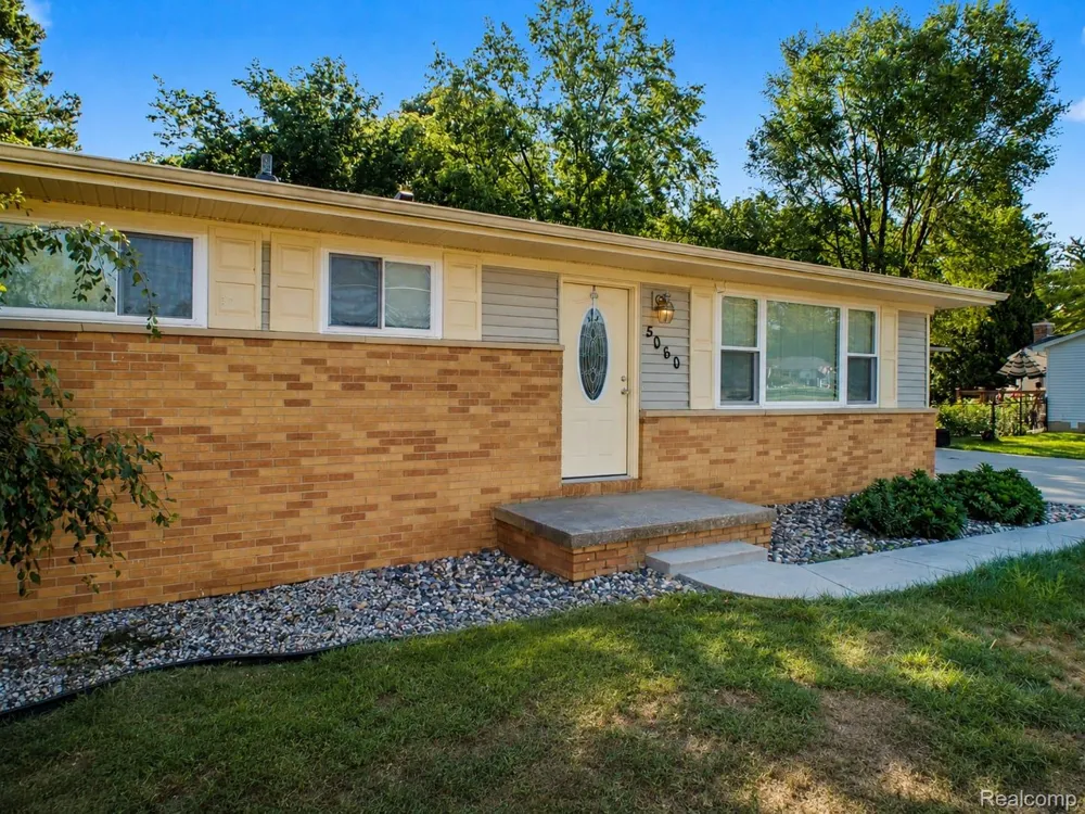 5060 Tahquamenon Trail Flushing Charter Township, MI 48433