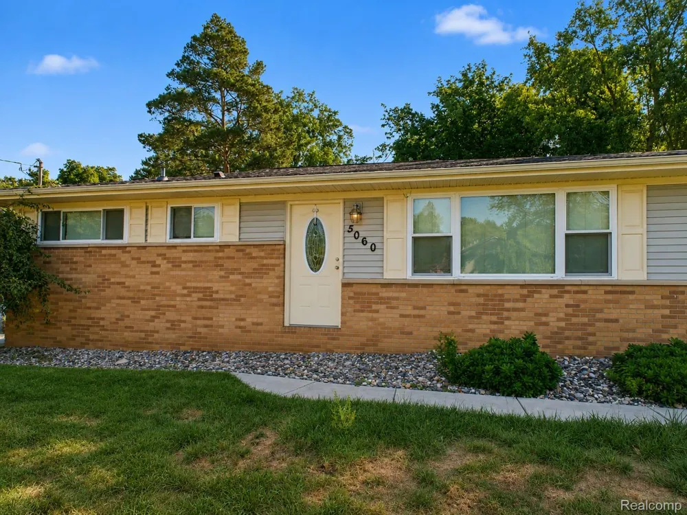 5060 Tahquamenon Trail Flushing Charter Township, MI 48433