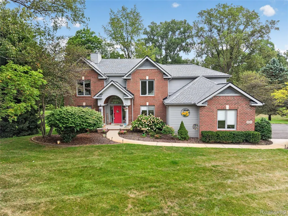 8805 Pebble Creek Drive Hamburg Township, MI 48169