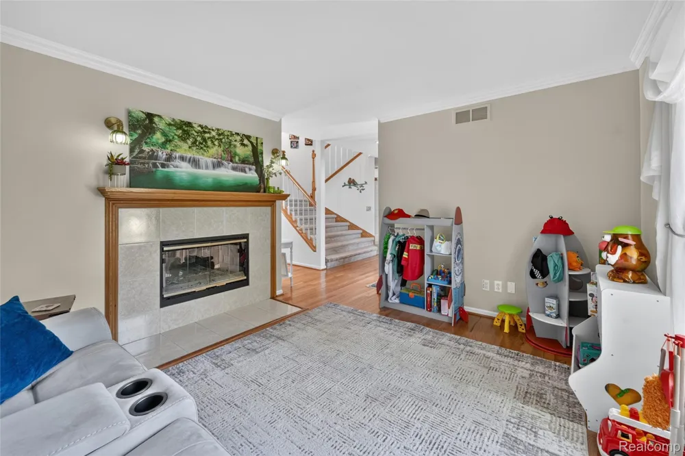 8805 Pebble Creek Drive Hamburg Township, MI 48169