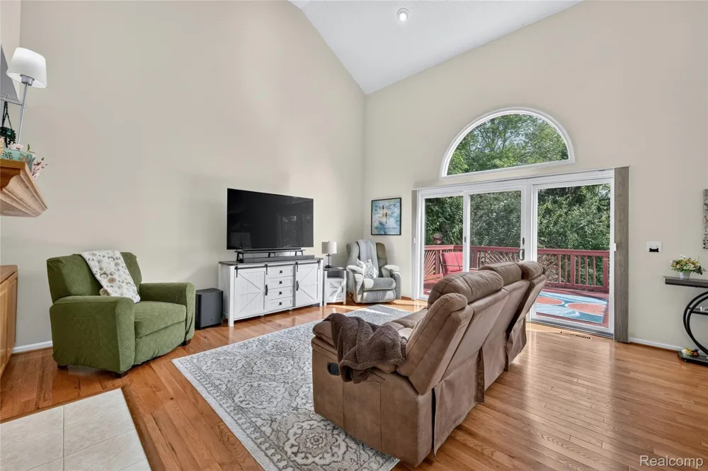 8805 Pebble Creek Drive Hamburg Township, MI 48169