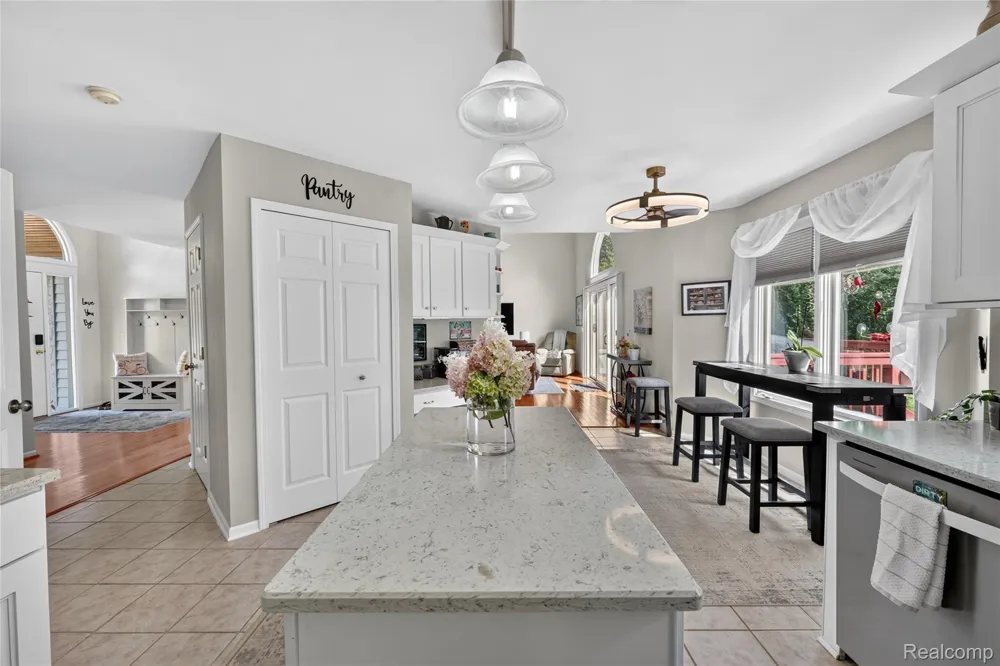 8805 Pebble Creek Drive Hamburg Township, MI 48169