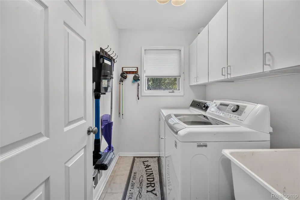 8805 Pebble Creek Drive Hamburg Township, MI 48169