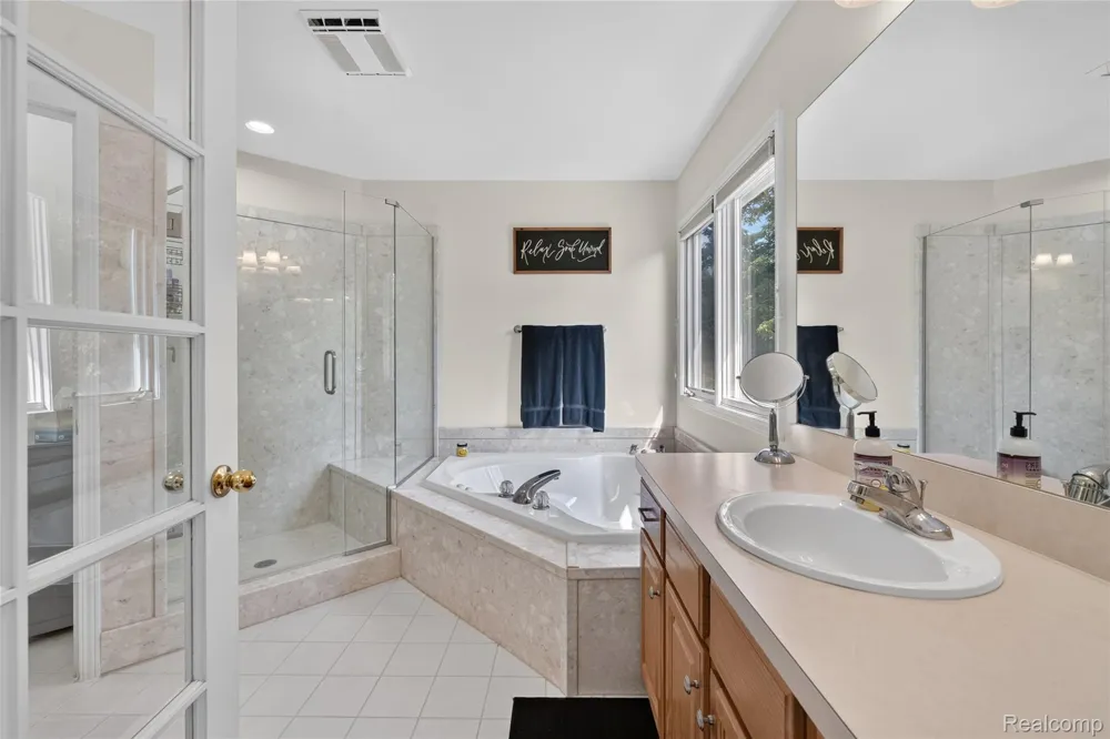 8805 Pebble Creek Drive Hamburg Township, MI 48169