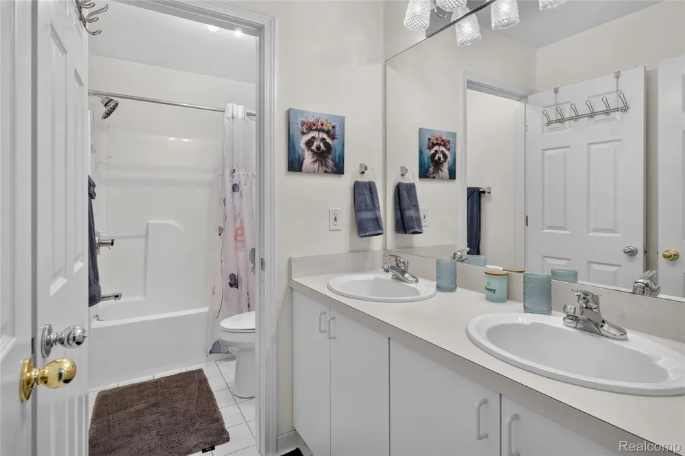 8805 Pebble Creek Drive Hamburg Township, MI 48169