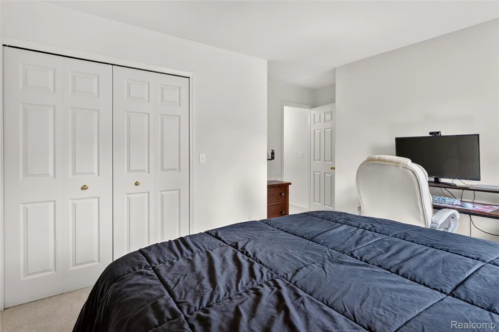 8805 Pebble Creek Drive Hamburg Township, MI 48169