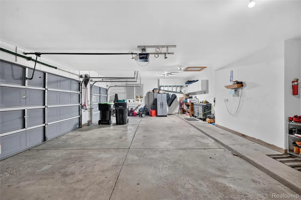 8805 Pebble Creek Drive Hamburg Township, MI 48169